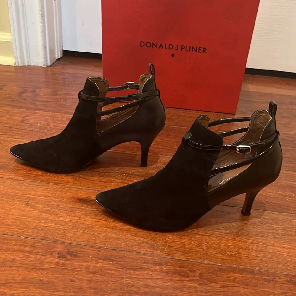 Donald Pliner high heeled bootie